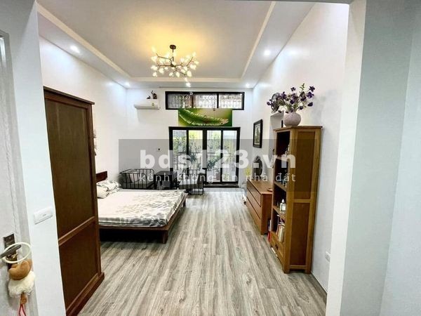 Bán nhà nguyên căn Ngọc Thuỵ dân xây 48m ngõ thông liên hệ 0972263245 sổ đỏ chính chủ