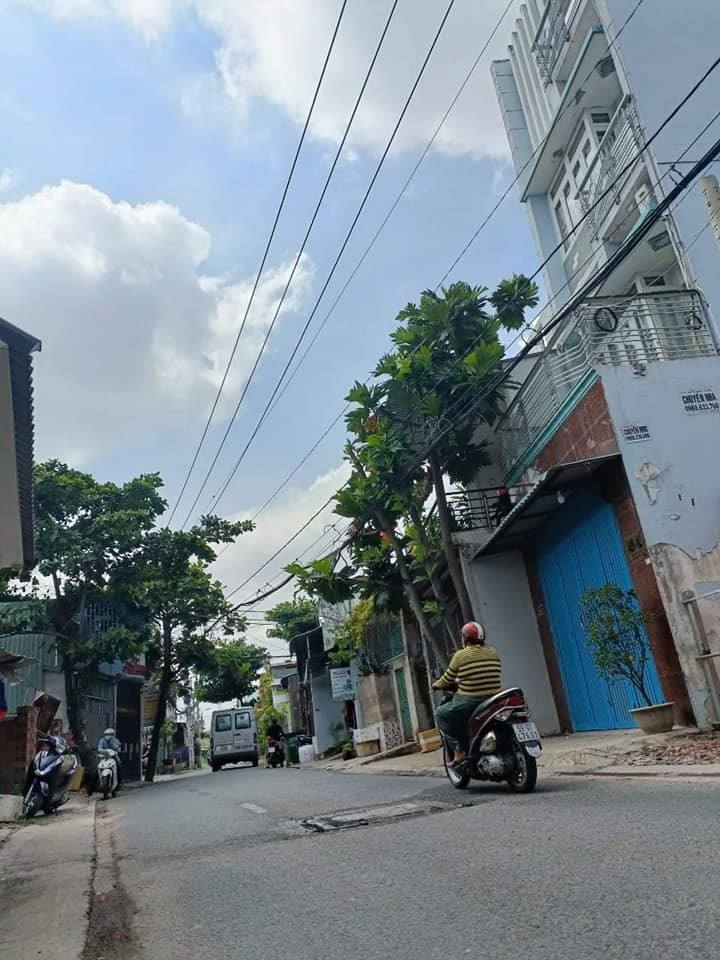 Bán nhà mặt tiền Tân Chánh Hiệp 13 Quận 12 giá 4 tỉ 6 vị trí đắc địa, liên hệ 0763727422