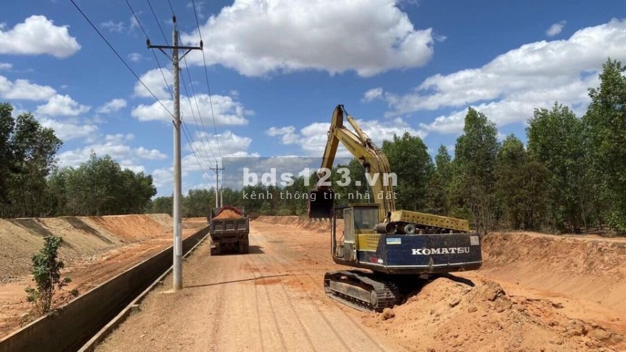 Cần bán đất ở xã Hòa Thắng, vị trị gần khu du lịch Bầu Trắng và gần biển cách khoảng 3-4km.
