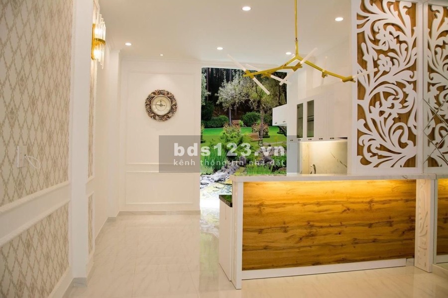 Bán nhà hẻm xe hơi đường Cách Mạng Tháng 8 phường 11 Quận 3 vị trí đẹp giá tốt