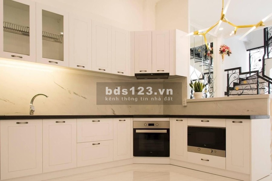 Bán nhà hẻm xe hơi đường Cách Mạng Tháng 8 phường 11 Quận 3 vị trí đẹp giá tốt