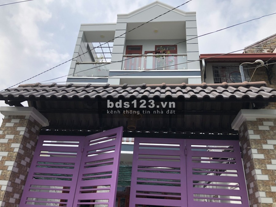 Cần bán nhà 1 trệt 2 lầu hẻm xe hơi 4m khu dân trí cao, liên hệ 0779900719, sổ chính chủ