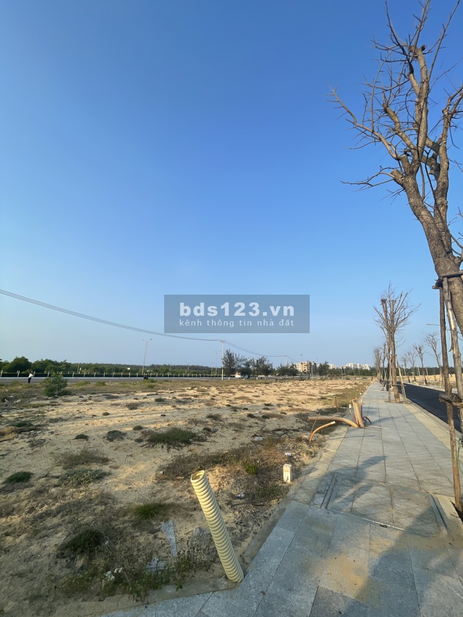 Đất biển Quy Nhơn, sổ đỏ lâu dài, giá chỉ 2tỷ3 tiện ích đầy đủ chính sách ưu đãi, giá tốt