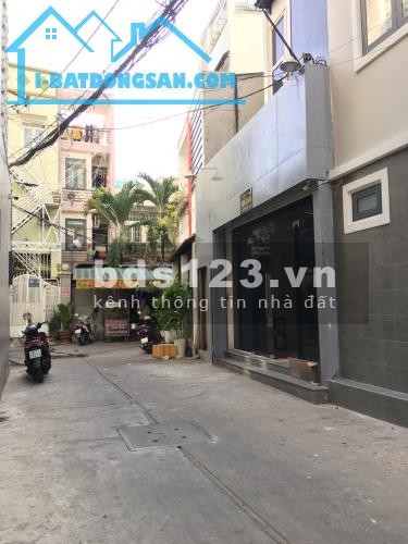 Bán nhà nguyên căn Đào Duy Anh, Quận Phú Nhuận, 4mx11m, nhỉnh 5 tỷ. Hẻm xe hơi
