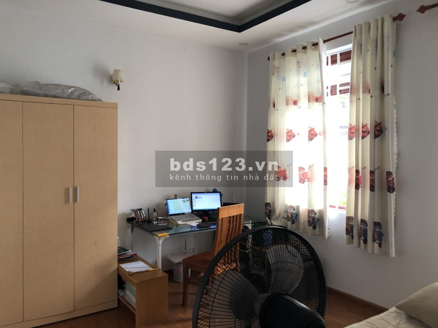 Cần bán nhà 1 trệt 2 lầu hẻm xe hơi 4m khu dân trí cao, liên hệ 0779900719, sổ chính chủ