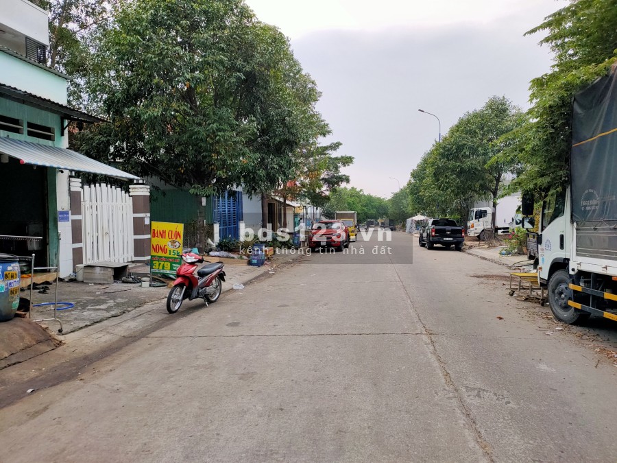 Chính chủ bán gấp diện tích 450m2 đất sổ hồng riêng, đường rộng vỉa hè thoáng mát