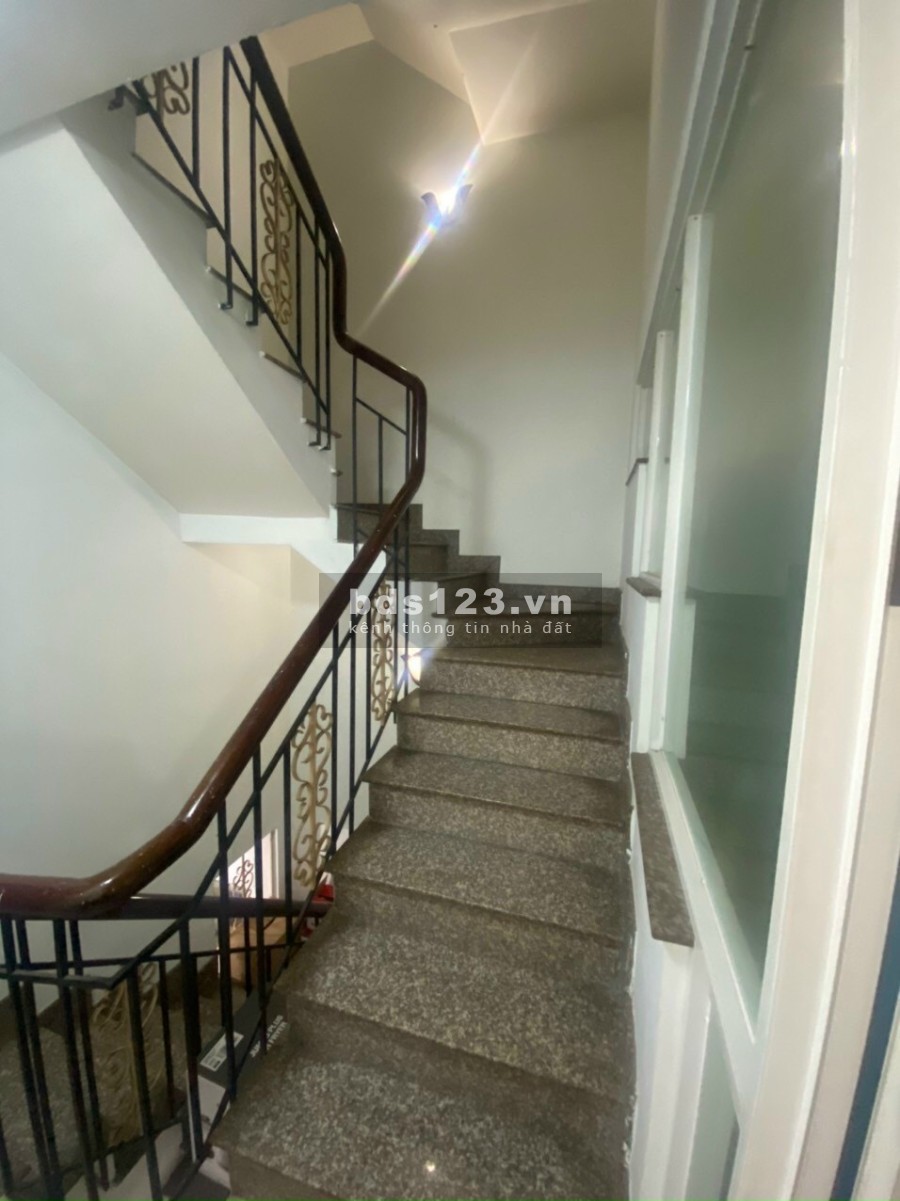 Bán gấp giảm 600 triệu, nhà riêng 3 lầu 5x10m, hẻm xe hơi 5m phường An Lac, Quận Bình Tân.