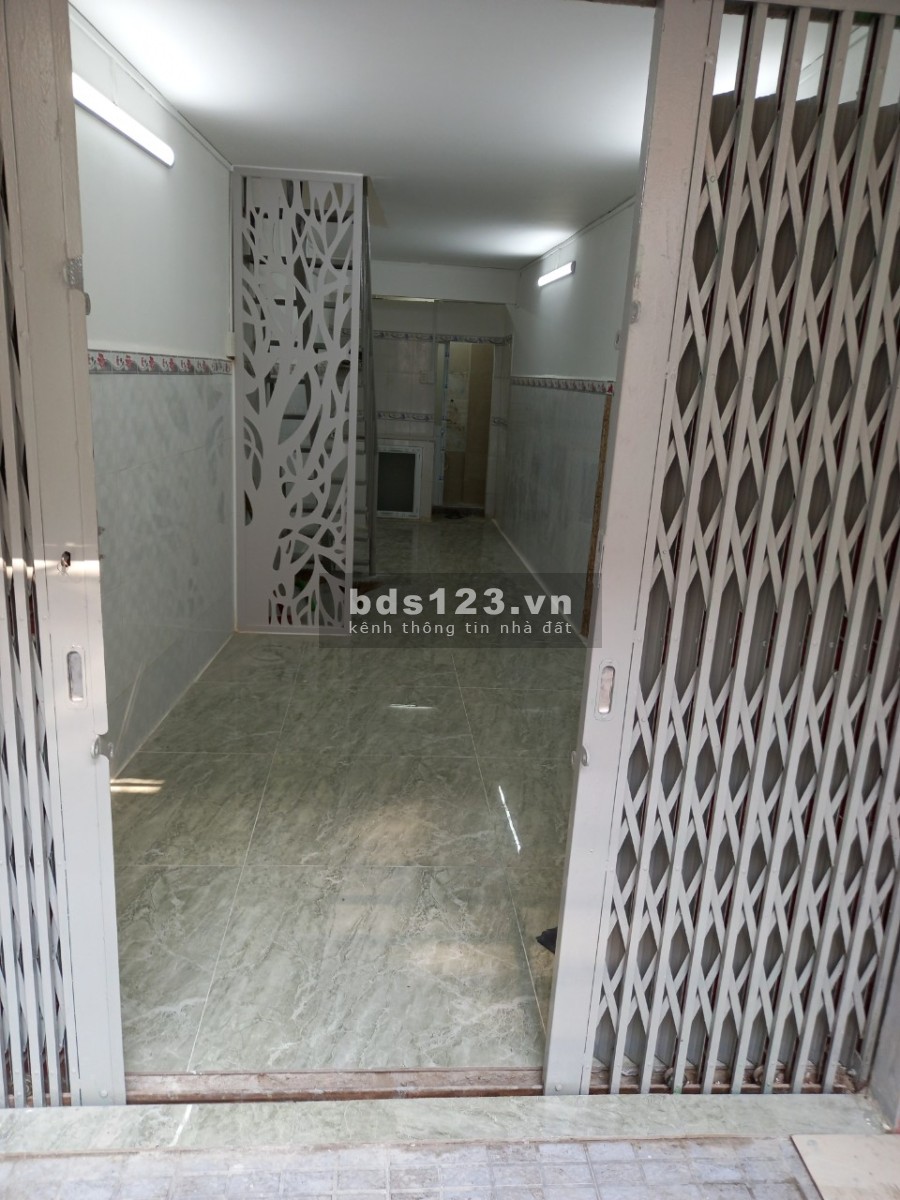 Chính chủ kẹt tiền bán gấp nhà đẹp Quận 6 giá 2 tỷ7 hẻm an ninh khu dân cư đông đúc