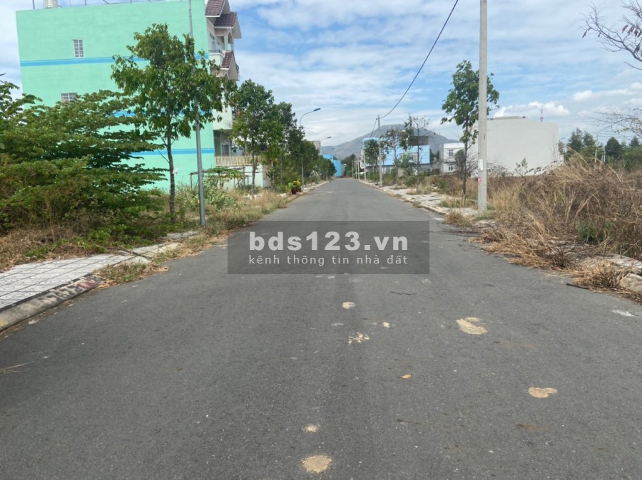 Bán lô đất mặt tiền khu D Hoà Long, Trung Tâm TP Bà Rịa giá bán chỉ 3.2 tỷ, sổ sẵn