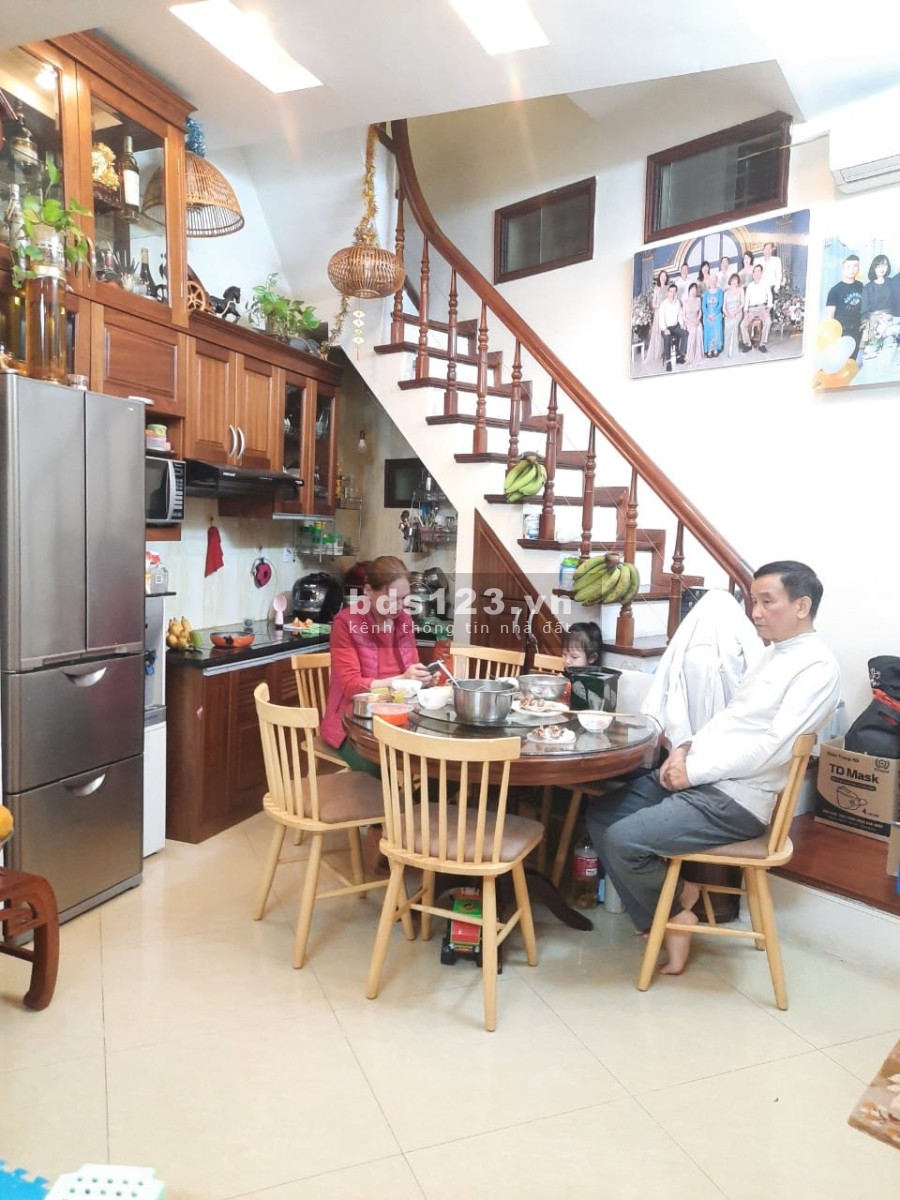 Nhà Tôn Đức Thắng 3 thoáng diện tích sử dụng 40m2 4 tầng, giá 3.2 tỷ sổ đỏ chính chủ