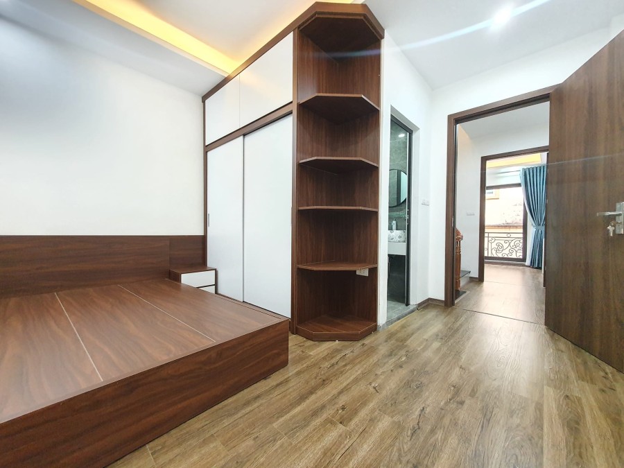 Bán nhà Kim Giang, Hoàng Mai mới koong full nội thất giá bán 4.65 tỷ Lh: 0977.130.938
