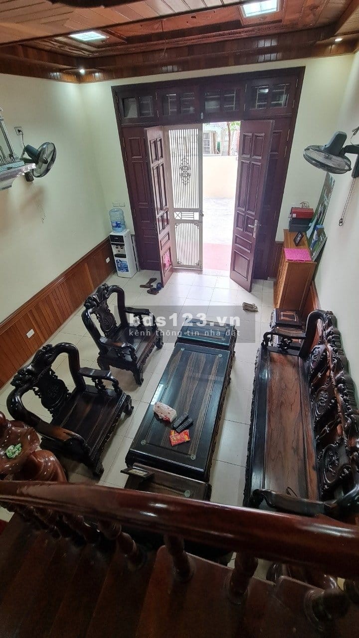 Bán nhà nguyên căn 4 tầng Ngọc Thuỵ dân xây ô tô đõ cửa liên hệ 0972263245 giá 4.5 tỷ