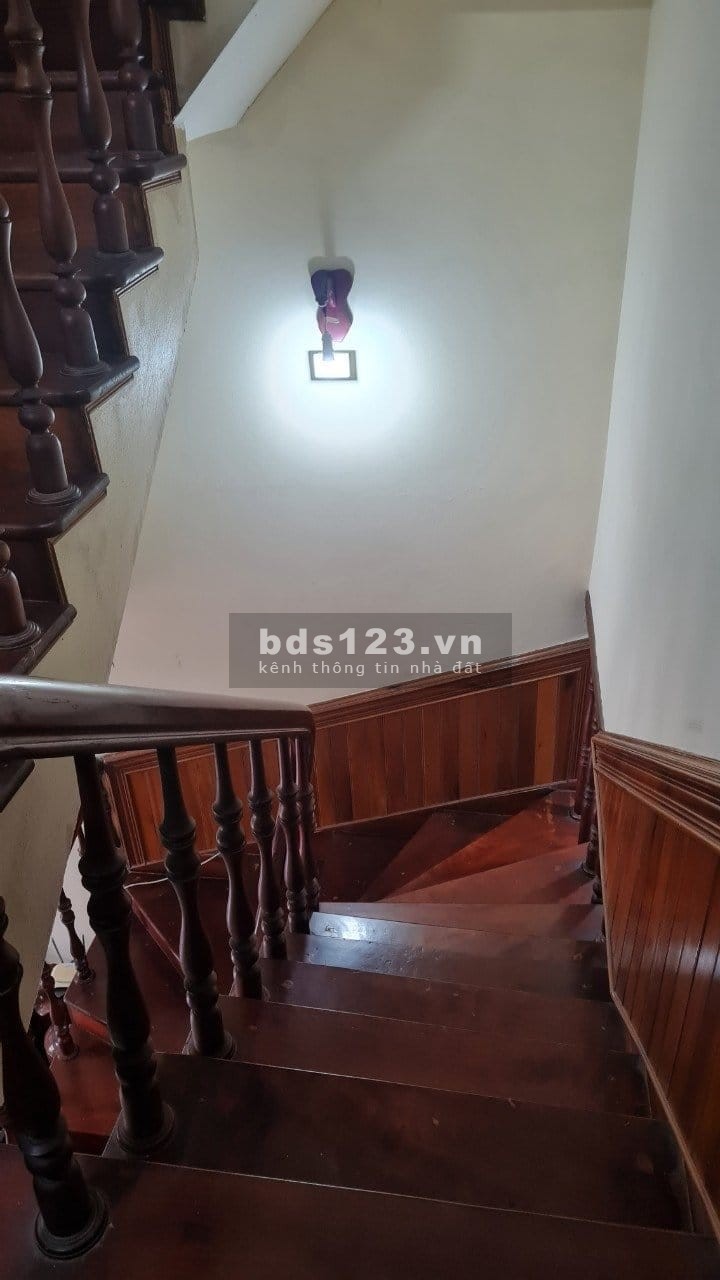 Bán nhà nguyên căn 4 tầng Ngọc Thuỵ dân xây ô tô đõ cửa liên hệ 0972263245 giá 4.5 tỷ