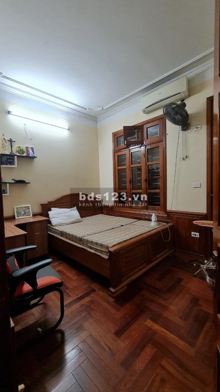 Bán nhà nguyên căn 4 tầng Ngọc Thuỵ dân xây ô tô đõ cửa liên hệ 0972263245 giá 4.5 tỷ