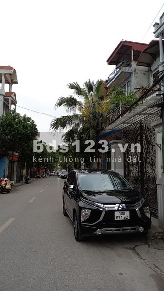 Bán nhà Lệ Mật Quận Long Biên, diện tích 65m2, 3 tầng, giá 3.5 tỷ, cạnh UBND Phường