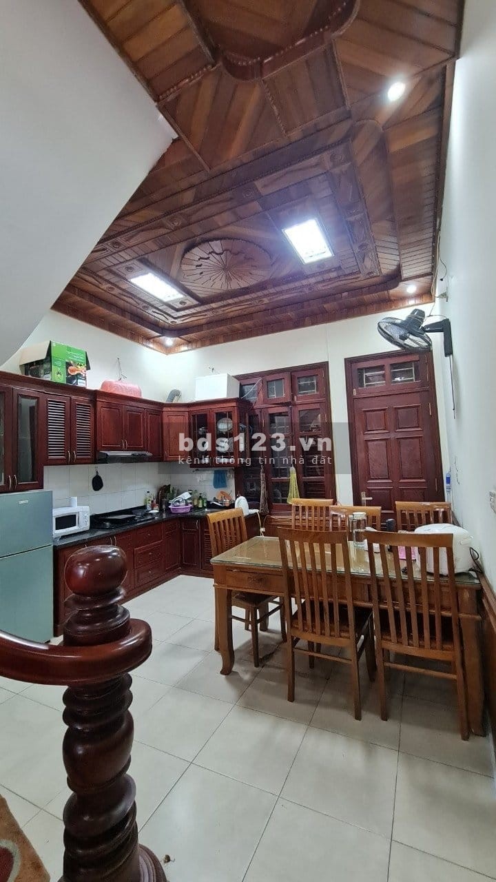 Bán nhà nguyên căn 4 tầng Ngọc Thuỵ dân xây ô tô đõ cửa liên hệ 0972263245 giá 4.5 tỷ