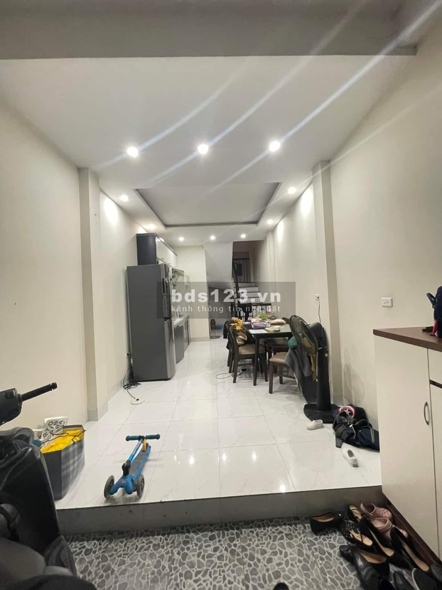 Bán nhà trung tâm Hai Bà Trưng, giá bán 3.45 tỷ, ô tô cách nhà 10m, kinh doanh sầm uất