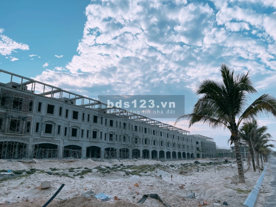 Sổ đỏ tao tay mua ngay shophouse mặt biển Hải Ninh, giá chỉ từ 20.5 triệu/m2 tiện ích đủ