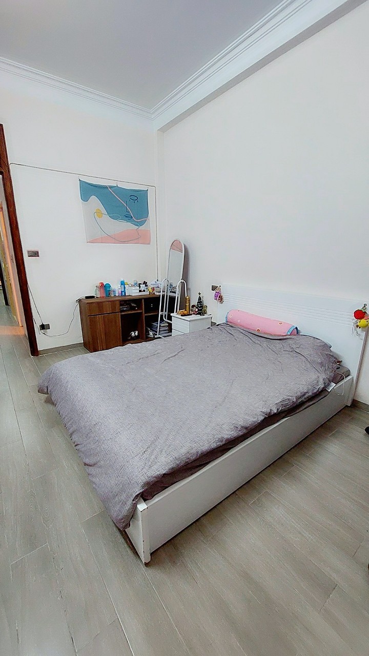 Bán nhà nguyên căn Hoàng Cầu dt 50m2 5 tầng đúc, thang máy, ô tô qua nhà đẹp giá 7.4 tỷ