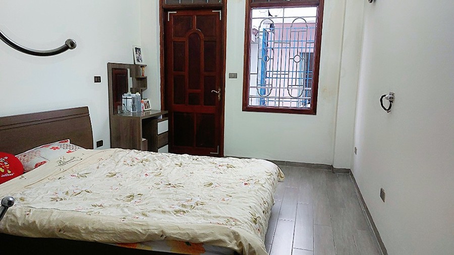 Bán nhà nguyên căn Hoàng Cầu dt 50m2 5 tầng đúc, thang máy, ô tô qua nhà đẹp giá 7.4 tỷ