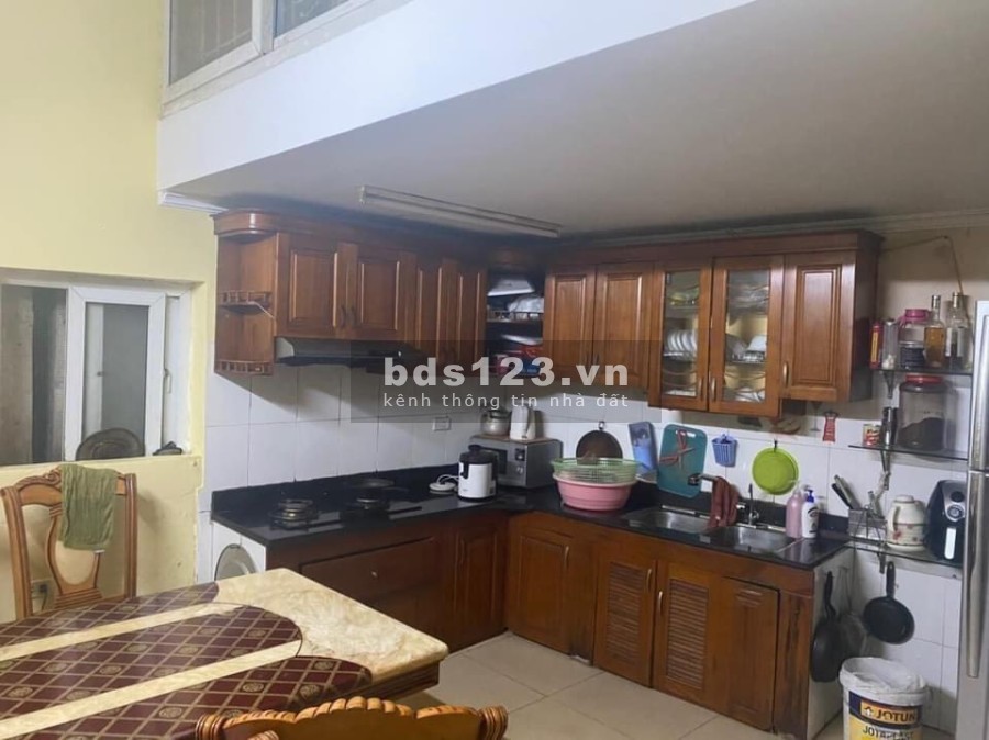 Bán nhà Cầu giấy dt 65m2, 4 tầng kinh doanh sầm uất gần chợ thương mại, vỉa hè ô tô đỗ cửa