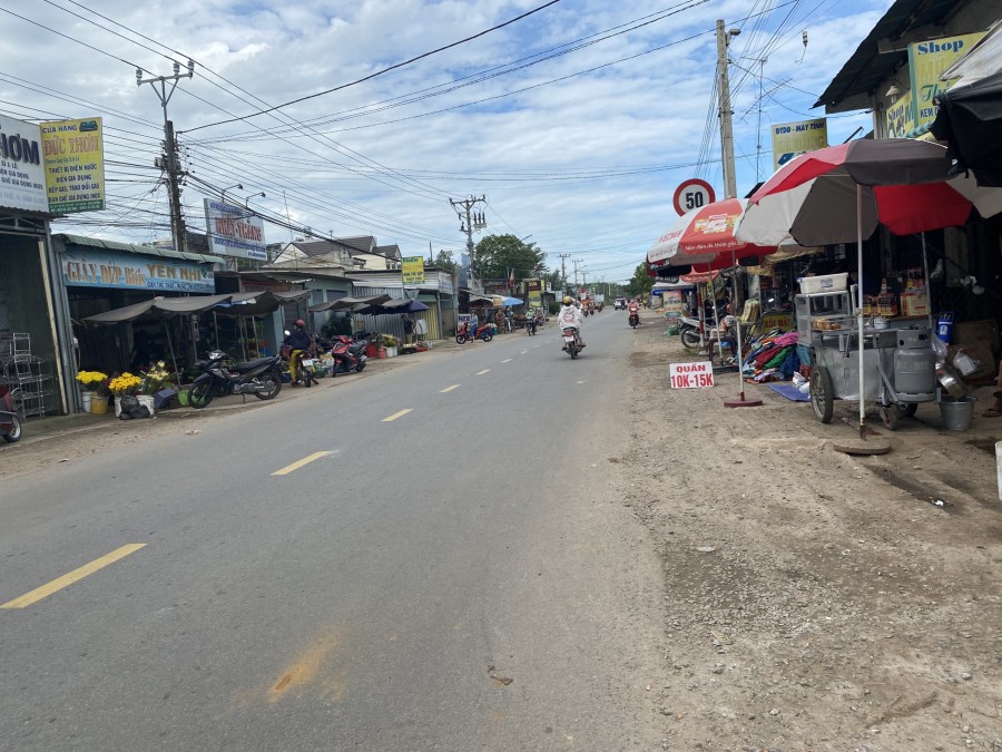 Bán 8 lô đất đối diện Chợ giá 680 triệu, thổ cư đã lên hết, xây dựng tự do, pháp lý chính chủ