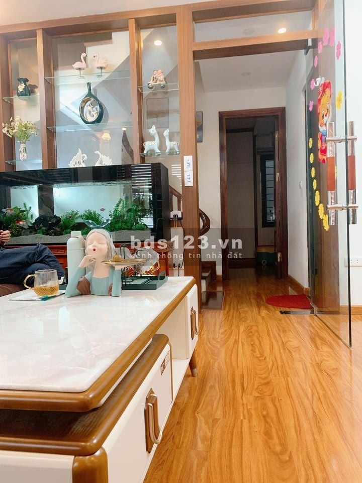 Bán nhà Thạch Bàn ô tô vào nhà mặt tiền cực rộng sổ chính chủ, liên hệ 0936499272