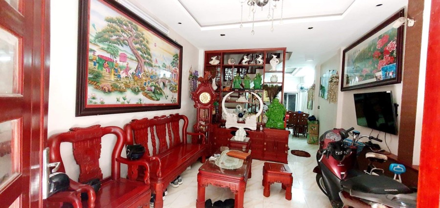 Ô tô tránh kinh doanh đẹp cực rẻ tặng toàn bộ nội thất, đường lớn xe ra vào thoải mái