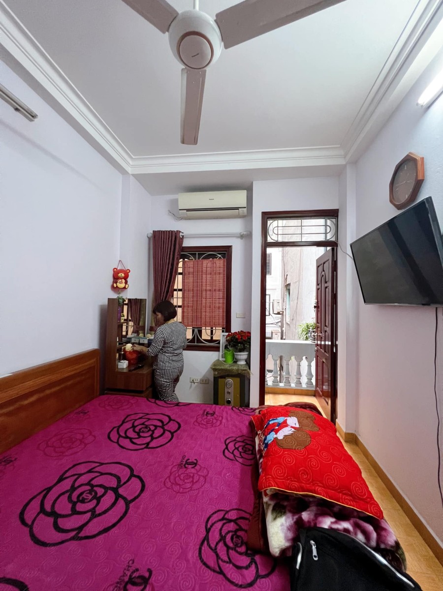 Bán Nhà Đại La diện tích sử dụng 40m* 5 Tầng Ngõ Nông Thoáng Sáng giá chỉ 3.45 tỷ