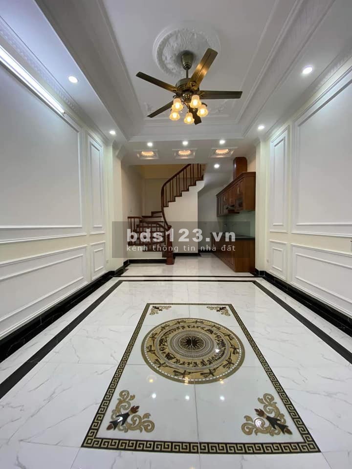 Bán nhà nguyên căn nhỉnh 5 tỷ, Ngọc Thuỵ dân xây siêu đẹp ô tô đỗ cửa, lh 0972263245