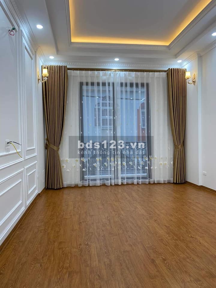 Bán nhà nguyên căn nhỉnh 5 tỷ, Ngọc Thuỵ dân xây siêu đẹp ô tô đỗ cửa, lh 0972263245