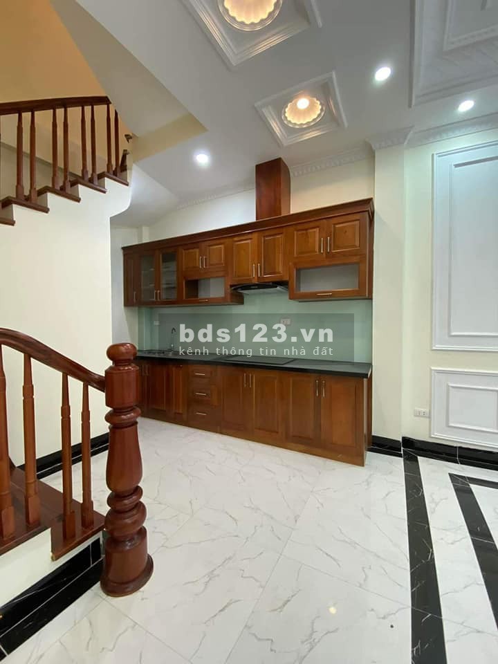 Bán nhà nguyên căn nhỉnh 5 tỷ, Ngọc Thuỵ dân xây siêu đẹp ô tô đỗ cửa, lh 0972263245