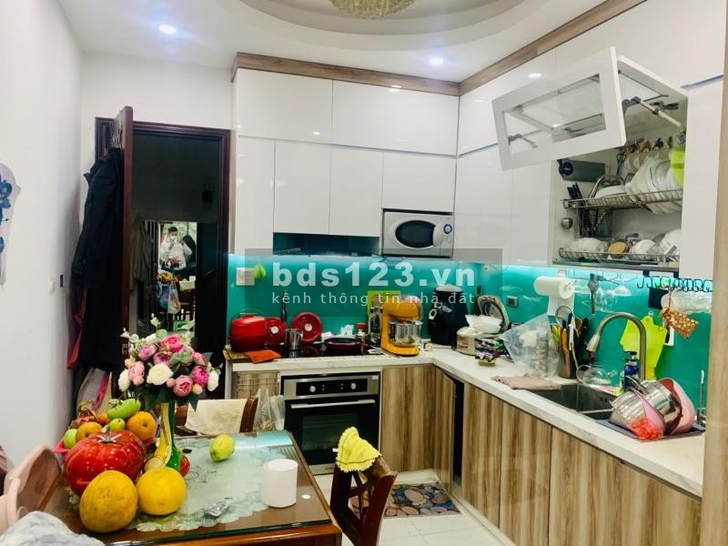 Bán nhà nguyên căn Trung Kính ô tô tránh, vỉa hè lớn, diện tích 60m2, mt 6m, giá 15 tỷ