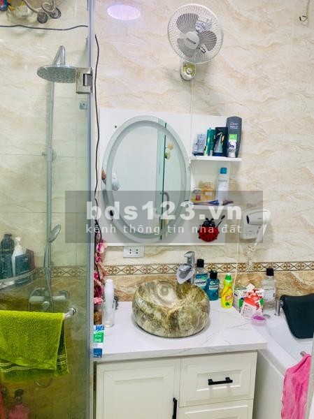 Bán nhà nguyên căn Trung Kính ô tô tránh, vỉa hè lớn, diện tích 60m2, mt 6m, giá 15 tỷ