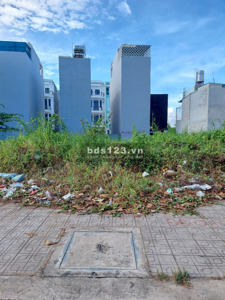 Bán đất mặt tiền đường Lò Lu Quận 9 diện tích sử dụng 83,4m2 giá bán chỉ 10,9 tỷ