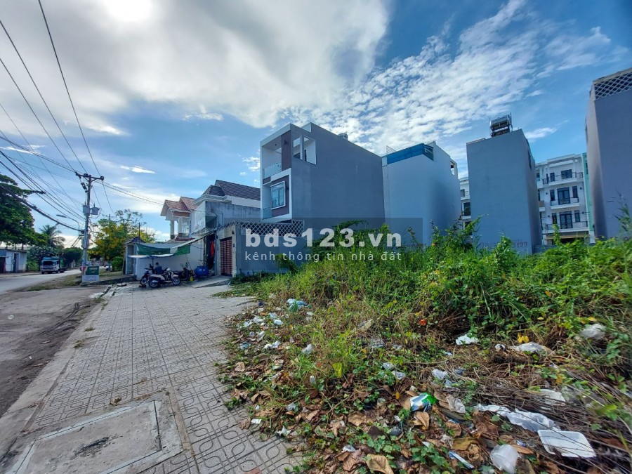 Bán đất mặt tiền đường Lò Lu Quận 9 diện tích sử dụng 83,4m2 giá bán chỉ 10,9 tỷ