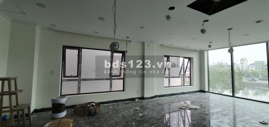 Cho thuê văn phòng rộng rãi thoáng mát, tiện nghi cao cấp tại Long Biên, Hà Nội, S=125m2