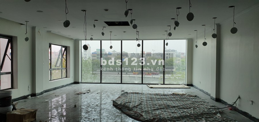 Cho thuê văn phòng rộng rãi thoáng mát, tiện nghi cao cấp tại Long Biên, Hà Nội, S=125m2