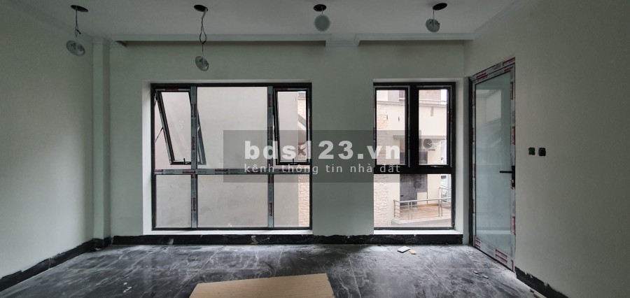 Cho thuê văn phòng rộng rãi thoáng mát, tiện nghi cao cấp tại Long Biên, Hà Nội, S=125m2