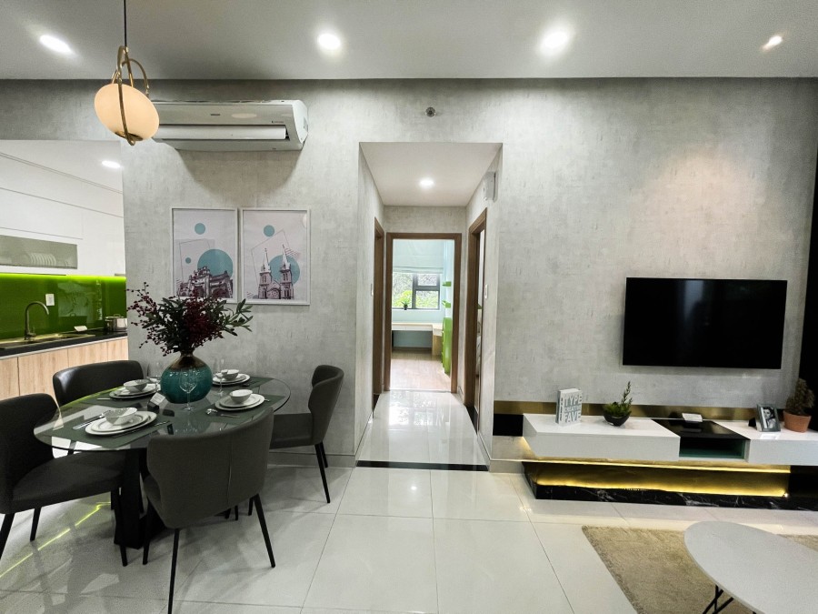Căn 2PN diện tích sử dụng 49m2- Hướng Đông có logia giá bán 2,285 tỷ bán giao sổ ngay