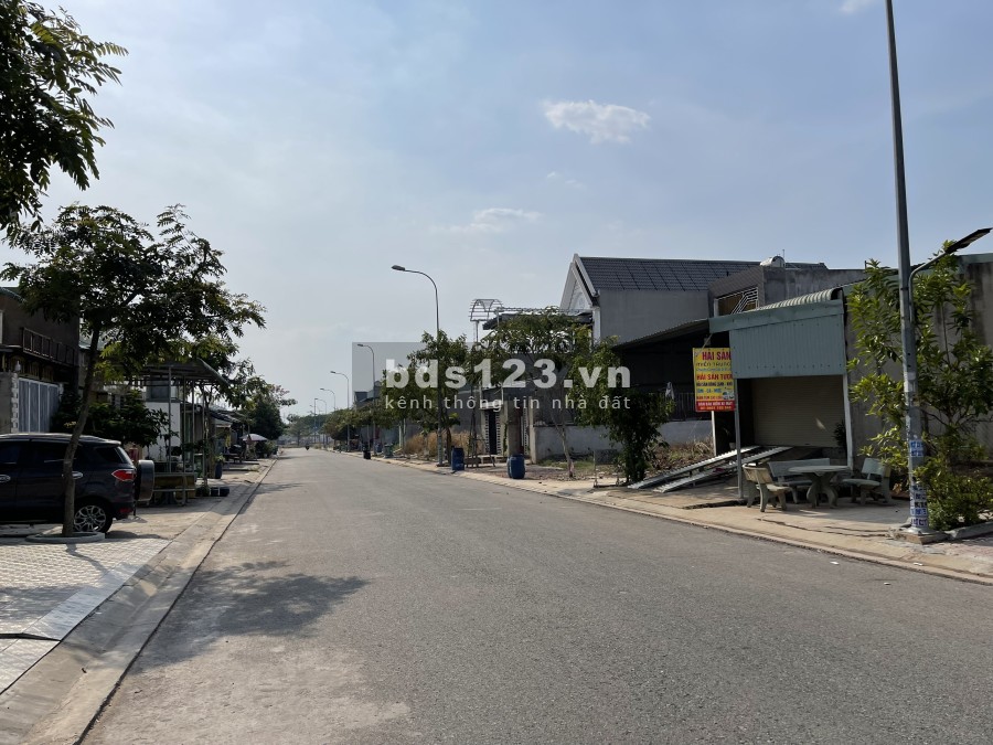 Chính chủ bán đất 10x30m Vsip 2A (lô cặp), đường thông NB19 rộng 8m, vỉa hè mỗi bên 4m