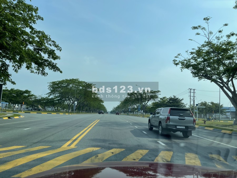 Chính chủ bán đất 10x30m Vsip 2A (lô cặp), đường thông NB19 rộng 8m, vỉa hè mỗi bên 4m