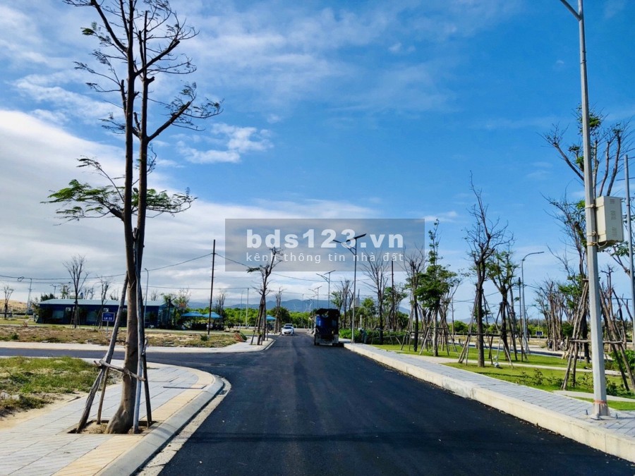 Đất biển chính chủ sổ đỏ pháp lý rõ ràng, chiết khấu lớn, liên hệ 0935321489 vào ở ngay