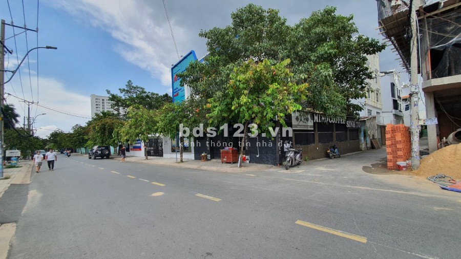 Bán nhà 4 lầu, hẻm 6m. Sát mặt tiền đường khu dân trí cao giá thương lượng, lh 0704680423