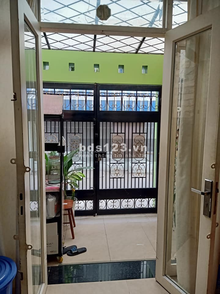 Bán nhà chính chủ mặt tiền hẻm 1 trệt 3 lầu gần chợ tiện mua bán liên hệ 0702501942