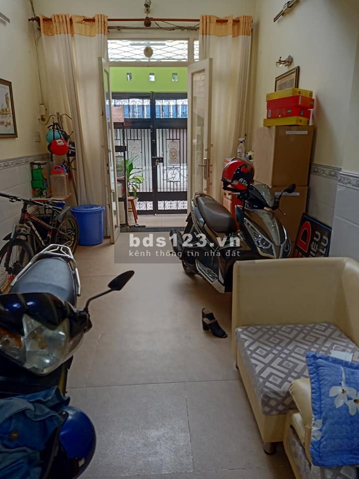 Bán nhà chính chủ mặt tiền hẻm 1 trệt 3 lầu gần chợ tiện mua bán liên hệ 0702501942
