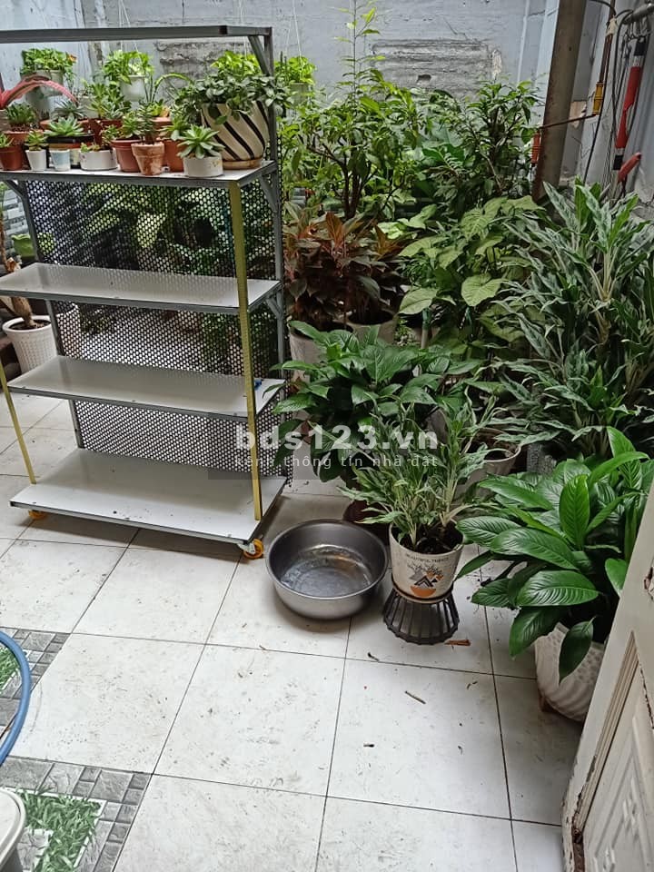 Bán nhà chính chủ mặt tiền hẻm 1 trệt 3 lầu gần chợ tiện mua bán liên hệ 0702501942