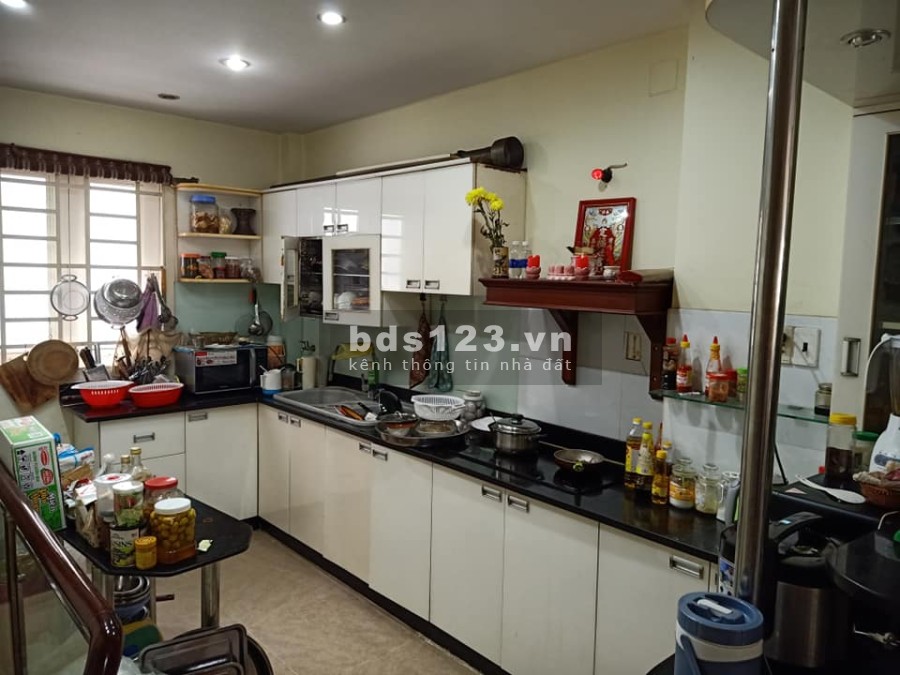 Bán nhà chính chủ mặt tiền hẻm 1 trệt 3 lầu gần chợ tiện mua bán liên hệ 0702501942