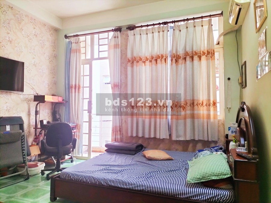 Bán nhà Lê Quang Định phường 1, Quận Gò Vấp, giá 6.9 tỷ, dt 4x11m2, 4 tầng, xe hơi đậu cửa