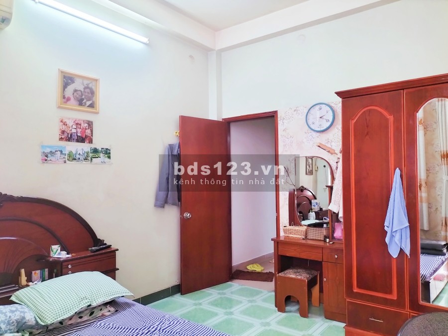 Bán nhà Lê Quang Định phường 1, Quận Gò Vấp, giá 6.9 tỷ, dt 4x11m2, 4 tầng, xe hơi đậu cửa